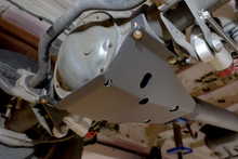 Load image into Gallery viewer, DIFFERENTIAL SKID PLATE - SPRINTER (2015+ 3500 ONLY) BY VAN COMPASS