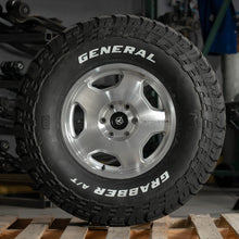 Load image into Gallery viewer, CHUNK - 17X8&quot; WHEEL IN POLISHED MACHINED BY VAN COMPASS
